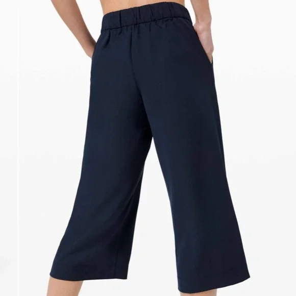 Lululemon Noir Crop True Navy Pants 6 - Picture 5 of 11